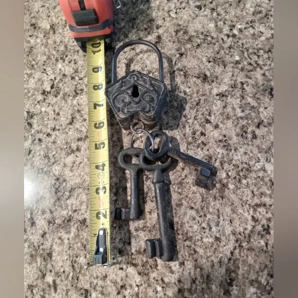 Decorative Key and Lock - Picture 5 of 6